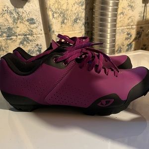 Mens size 43 Giro cycling shoes in purple.